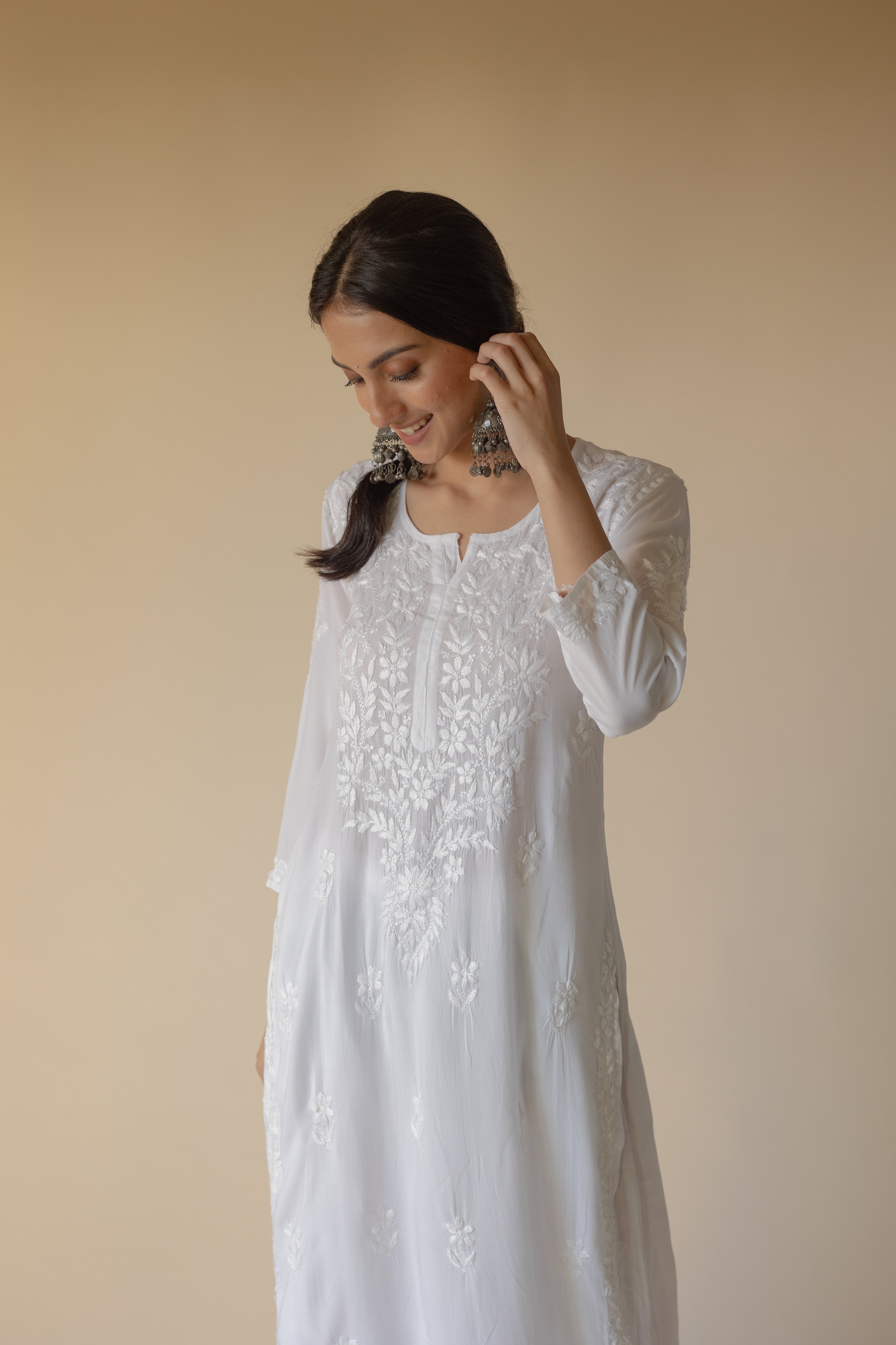 Batool White Modal Hand Embroidered Chikankari Kurta