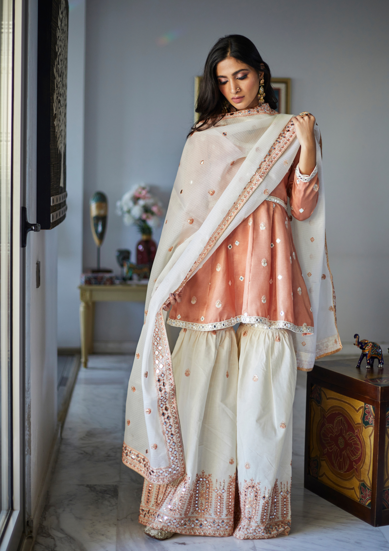 Leila Sharara Set