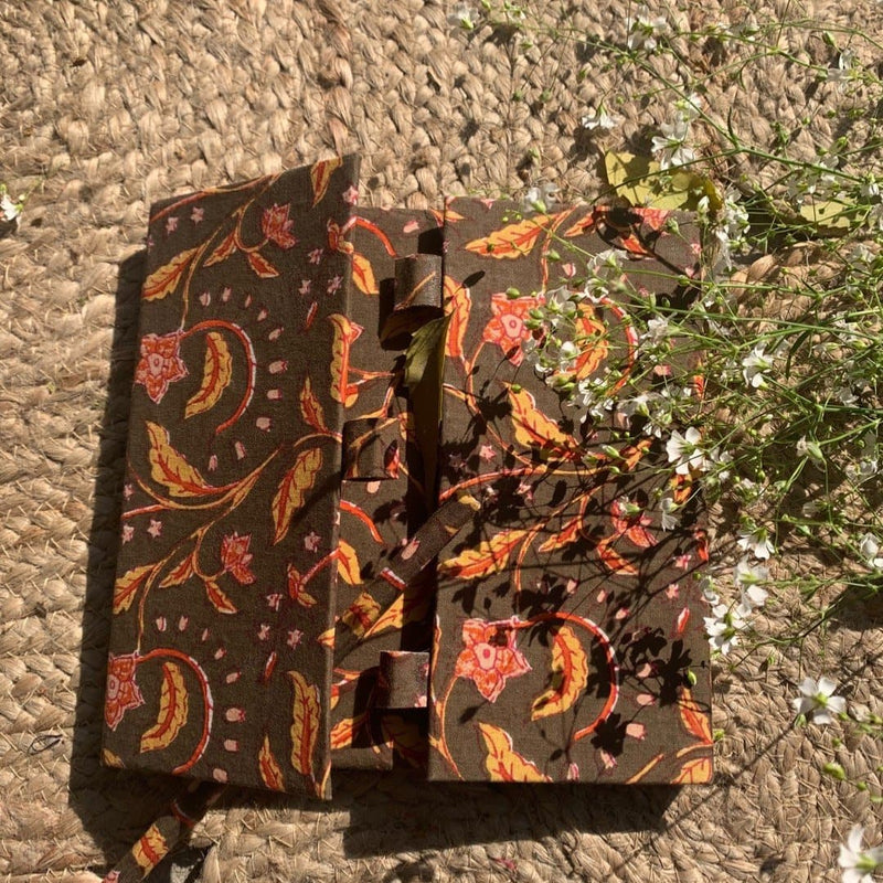 Aisha Pencil Folding Diary