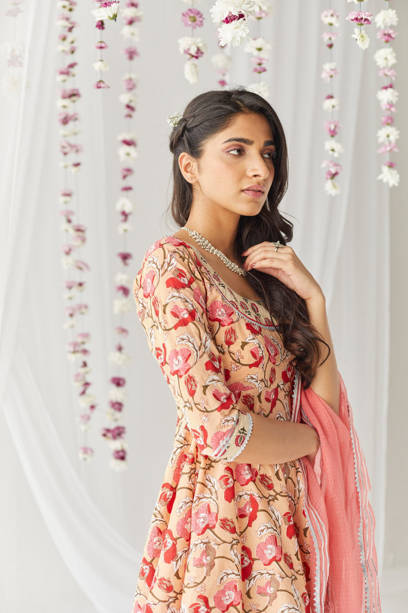 Raahat Kurti