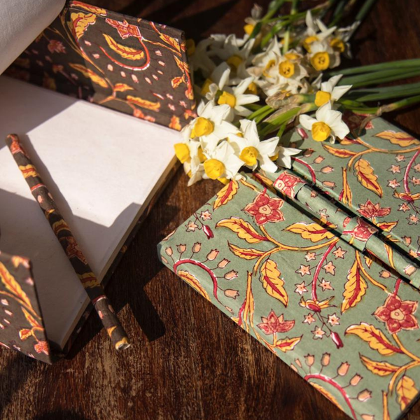 Aisha Pencil Folding Diary